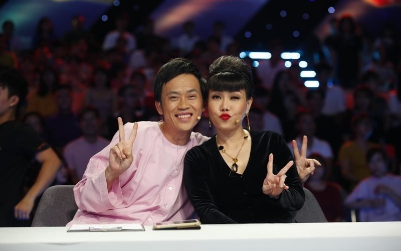 Sẽ không ngoa khi nói Việt Hương là một nghệ sĩ hài “đắt show” nhất nhì V-biz hiện nay khi xuất hiện dày đặc không những ở các sân khấu, gameshow mà cả lĩnh vực phim điện ảnh.
