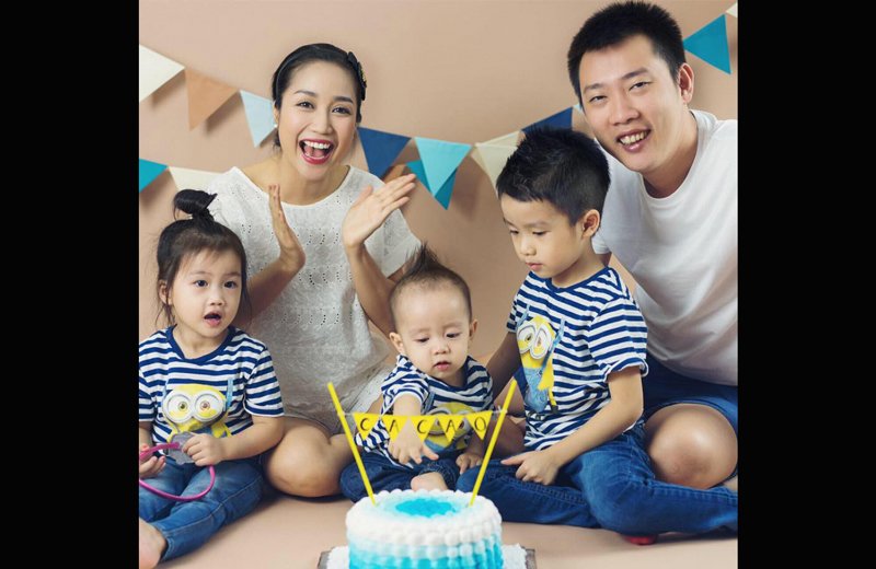 Ốc Thanh Vân kết hôn với doanh nhân Minh Trí cách đây 11 năm. Họ có với nhau 3 con, bé trai Coca gần 8 tuổi, bé gái Cola gần 6 tuổi và bé út Cacao gần 4 tuổi. 
