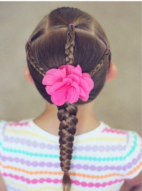 Tết tóc đẹp cho bé gái đi học sẽ giúp bé tự tin khi đến trường và tạo ấn tượng với bạn bè của cô ấy. Bạn sẽ thấy những kiểu tết tóc đơn giản này dễ làm và thật sự đẹp mắt và có thể áp dụng cho nhiều loại tóc. Hãy thử ngay để tạo nên sự khác biệt cho bé yêu của bạn.