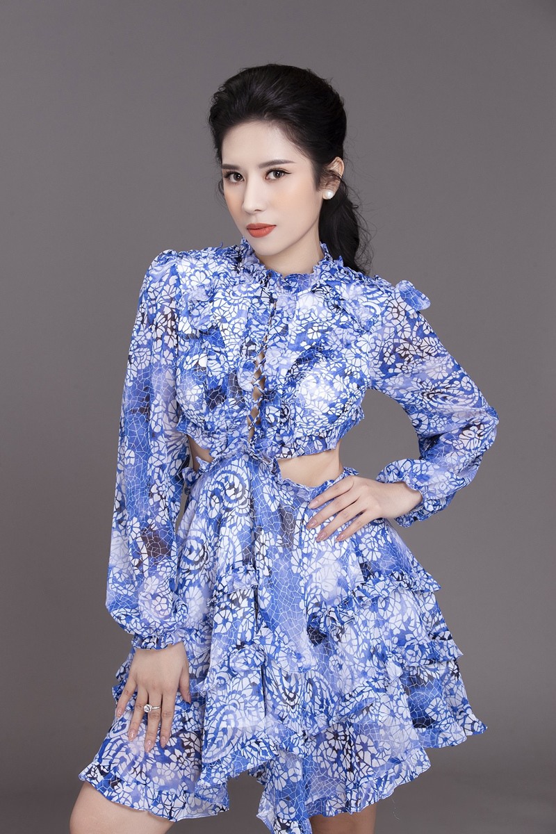 Kể từ khi đoạt danh hiệu Hoa hậu Du lịch Quốc tế 2019, Dương Yến Nhung có nhiều nỗ lực trong việc xây dựng hình ảnh quý cô thanh lịch, gợi cảm nhưng cũng đầy nữ tính.
